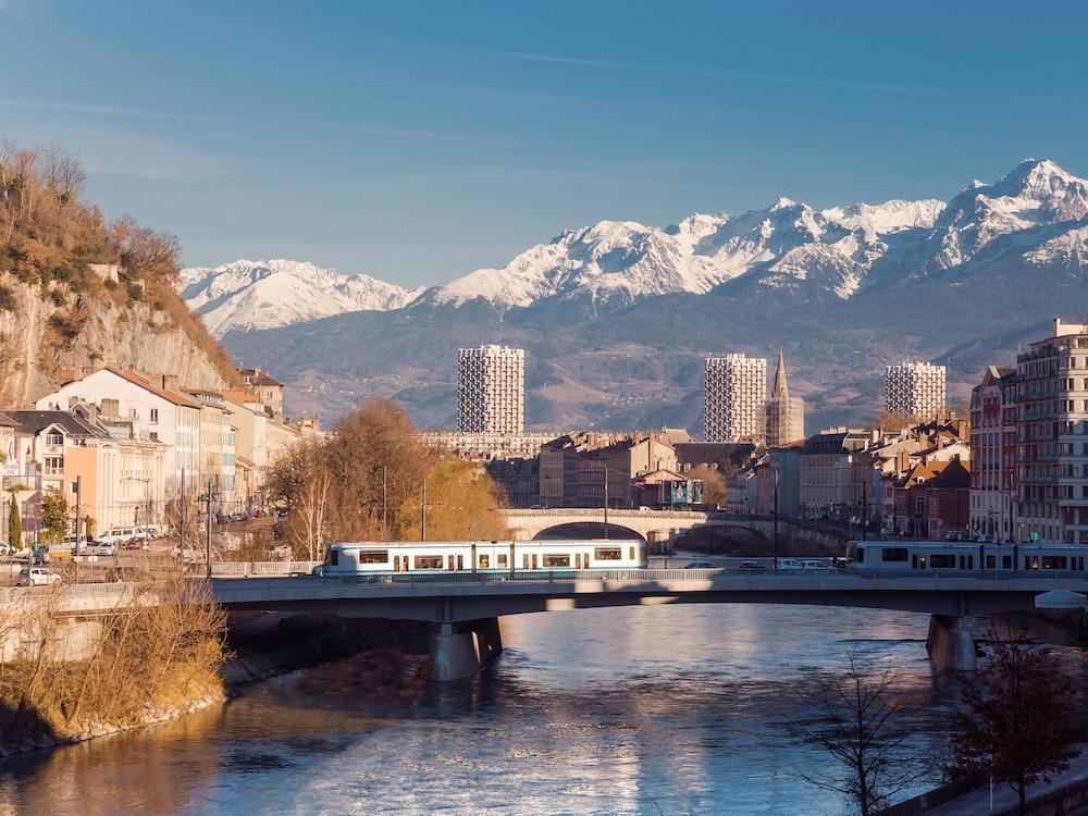 Ibis Grenoble Centre Bastille Hotel Exterior photo